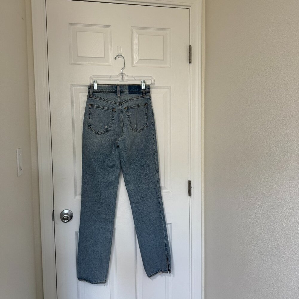 ABERCROMBIE & FITCH Ultra High Rise 90s Straight Jeans Light With Vent Hem 25 - Picture 2 of 8